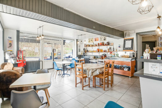 Ensemble immobilier, restaurant, logement et dépendances 690 m2 – 390 000 €