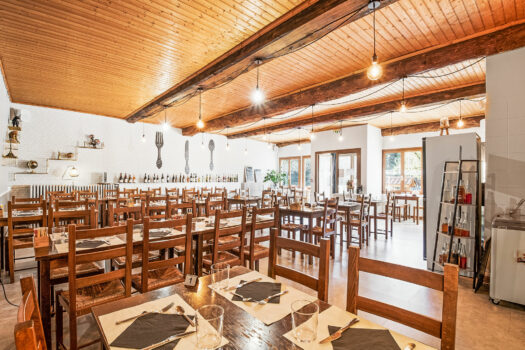 Ensemble immobilier, restaurant, logement et dépendances 690 m2 – 390 000 €