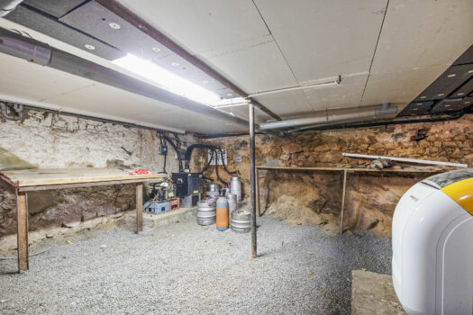 Ensemble immobilier, restaurant, logement et dépendances 690 m2 – 390 000 €