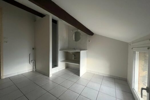 Appartement T3 – 37 m2 et 76 m2 au sol – 470 €/mois TCC
