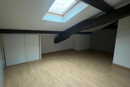 Appartement T3 – 37 m2 et 76 m2 au sol – 470 €/mois TCC