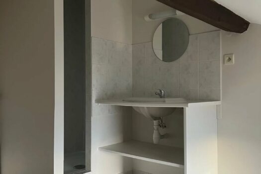 Appartement T3 – 37 m2 et 76 m2 au sol – 470 €/mois TCC