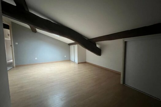 Appartement T3 – 37 m2 et 76 m2 au sol – 470 €/mois TCC