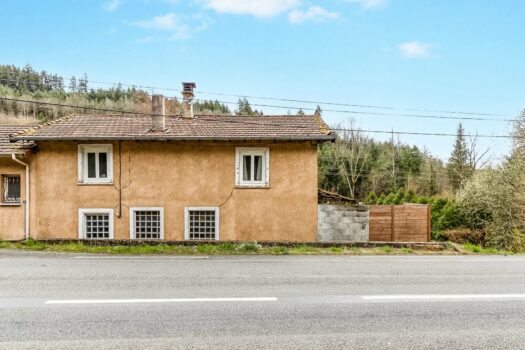 L’emblématique – Charmante Maison en Pierre avec Terrain au Bord de la Rivière – À Rénover