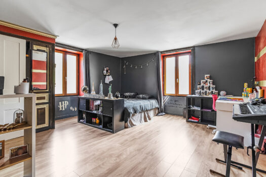 « La secrète » – Incroyable maison de 250 m2  avec potentiel total de 430 m2 – moderne – piscine – 390 000 €