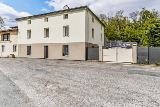 « La secrète » – Incroyable maison de 250 m2  avec potentiel total de 430 m2 – moderne – piscine – 390 000 €
