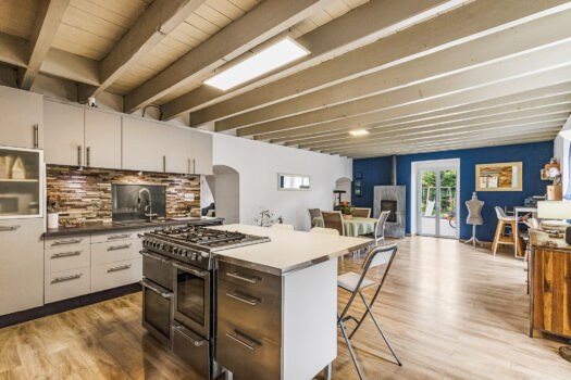 « La secrète » – Incroyable maison de 250 m2  avec potentiel total de 430 m2 – moderne – piscine – 390 000 €