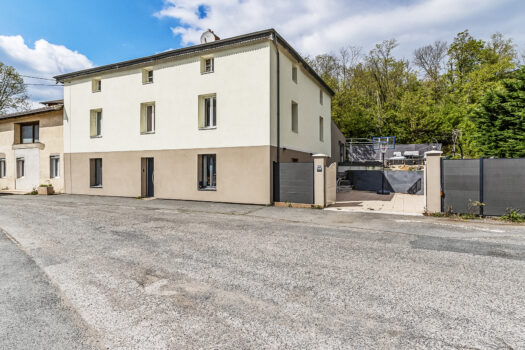 « La secrète » – Incroyable maison de 250 m2  avec potentiel total de 430 m2 – moderne – piscine – 390 000 €