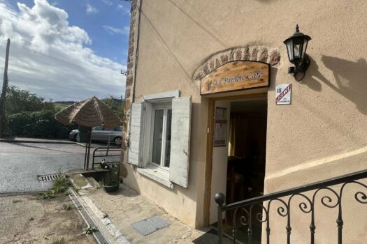 Maison de ville à Grandris, ancien café associatif