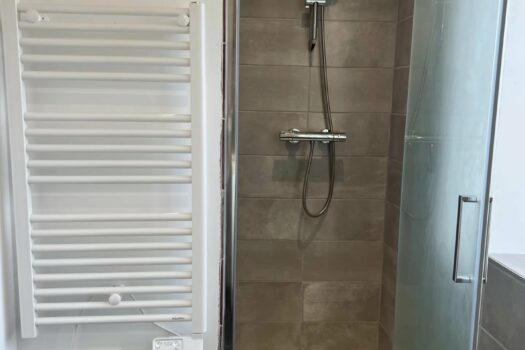 Maison à Saint-Just-d’Avray : Havre de paix dans un hameau tranquille – 3 chambres – 900 €/mois tcc