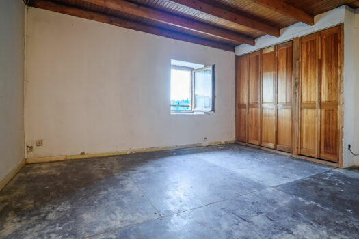 🏡 À vendre : Maison en pierre au cœur de la nature – 140 m² 🏔️ – 120 000 €