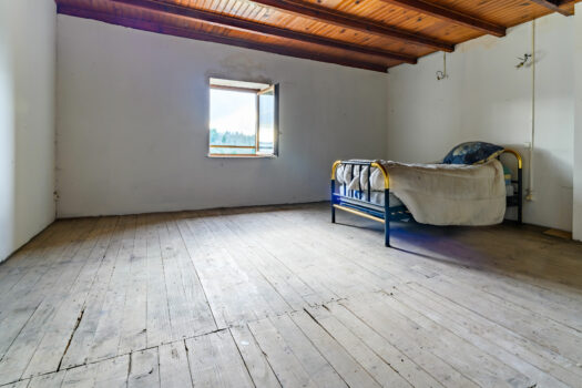 🏡 À vendre : Maison en pierre au cœur de la nature – 140 m² 🏔️ – 120 000 €