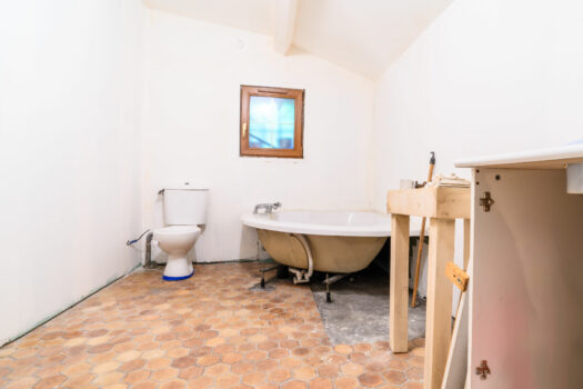 🏡 À vendre : Maison en pierre au cœur de la nature – 140 m² 🏔️ – 120 000 €