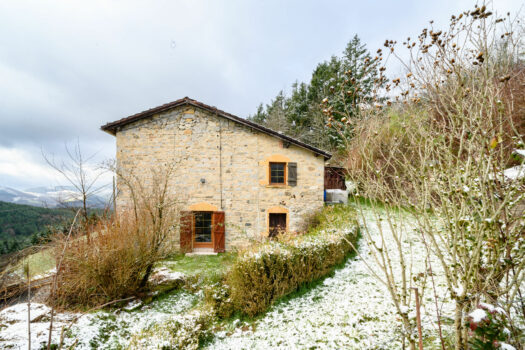 🏡 À vendre : Maison en pierre au cœur de la nature – 140 m² 🏔️ – 120 000 €