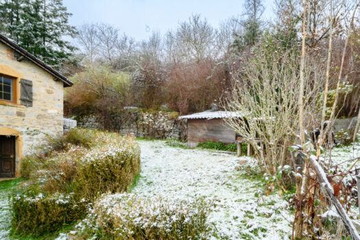 🏡 À vendre : Maison en pierre au cœur de la nature – 140 m² 🏔️ – 120 000 €