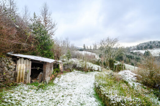 🏡 À vendre : Maison en pierre au cœur de la nature – 140 m² 🏔️ – 120 000 €