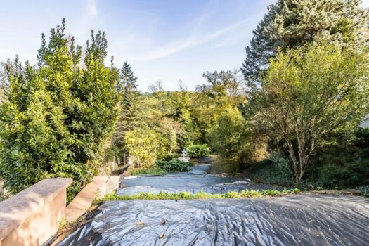 L’ingénieuse – Domaine pour Famille – Gite – Airbnb – Habitat partagé – 8000 m2 de terrain – 300 m2 de bâtiments – 540 000 €