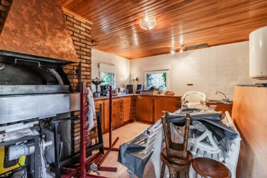 L’ingénieuse – Domaine pour Famille – Gite – Airbnb – Habitat partagé – 8000 m2 de terrain – 300 m2 de bâtiments – 540 000 €