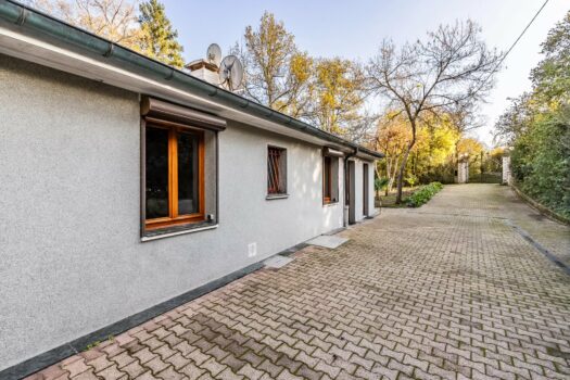 L’ingénieuse – Domaine pour Famille – Gite – Airbnb – Habitat partagé – 8000 m2 de terrain – 300 m2 de bâtiments – 540 000 €