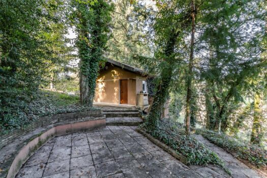 L’ingénieuse – Domaine pour Famille – Gite – Airbnb – Habitat partagé – 8000 m2 de terrain – 300 m2 de bâtiments – 540 000 €