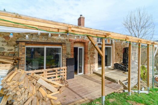 Le Belvédère – Grange en pierre entièrement rénovée – Ecrin de verdure – 96 m2 – 3 chambres – 189 000 €