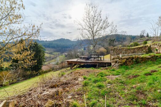 Le Belvédère – Grange en pierre entièrement rénovée – Ecrin de verdure – 96 m2 – 3 chambres – 189 000 €
