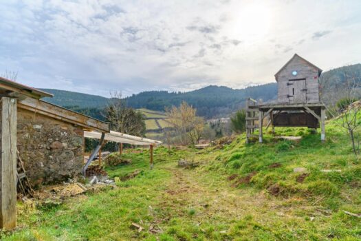 Le Belvédère – Grange en pierre entièrement rénovée – Ecrin de verdure – 96 m2 – 3 chambres – 189 000 €