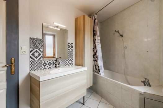 🏡 Duplex lumineux de 150 m² proche école – 4 chambres – Idéal famille ou investisseur – Prix en baisse !