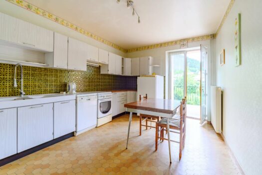 L’Essentielle – Maison en pierre 126 m2 – 4 chambres – avec terrain 600 m2 en bord de rivière — Centre de Chambost-Allières — 198 000 €