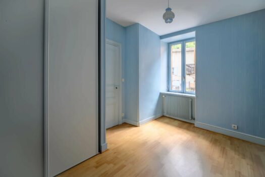 L’Essentielle – Maison en pierre 126 m2 – 4 chambres – avec terrain 600 m2 en bord de rivière — Centre de Chambost-Allières — 198 000 €