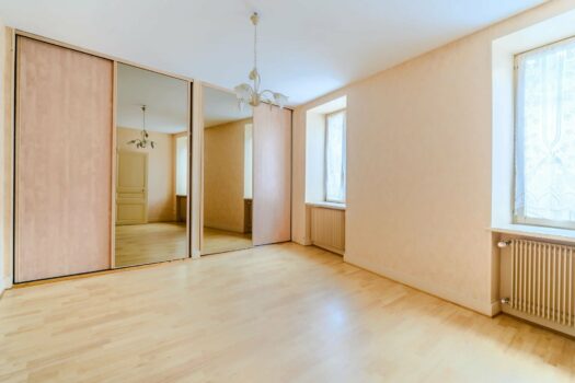L’Essentielle – Maison en pierre 126 m2 – 4 chambres – avec terrain 600 m2 en bord de rivière — Centre de Chambost-Allières — 198 000 €