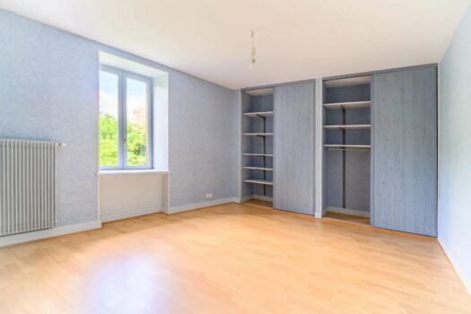 L’Essentielle – Maison en pierre 126 m2 – 4 chambres – avec terrain 600 m2 en bord de rivière — Centre de Chambost-Allières — 198 000 €