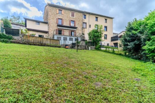 L’Essentielle – Maison en pierre 126 m2 – 4 chambres – avec terrain 600 m2 en bord de rivière — Centre de Chambost-Allières — 198 000 €