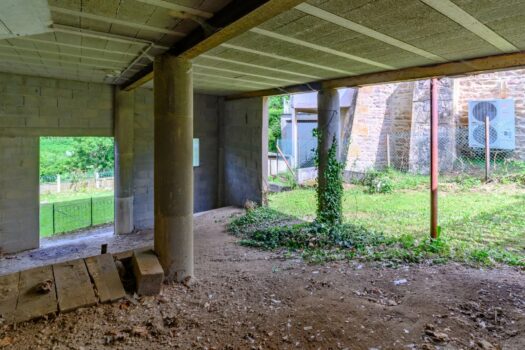L’Essentielle – Maison en pierre 126 m2 – 4 chambres – avec terrain 600 m2 en bord de rivière — Centre de Chambost-Allières — 198 000 €