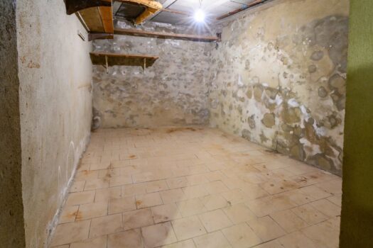 L’Essentielle – Maison en pierre 126 m2 – 4 chambres – avec terrain 600 m2 en bord de rivière — Centre de Chambost-Allières — 198 000 €