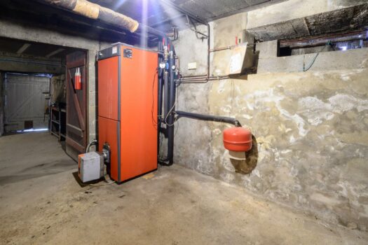 L’Essentielle – Maison en pierre 126 m2 – 4 chambres – avec terrain 600 m2 en bord de rivière — Centre de Chambost-Allières — 198 000 €