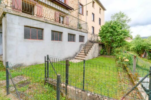 L’Essentielle – Maison en pierre 126 m2 – 4 chambres – avec terrain 600 m2 en bord de rivière — Centre de Chambost-Allières — 198 000 €