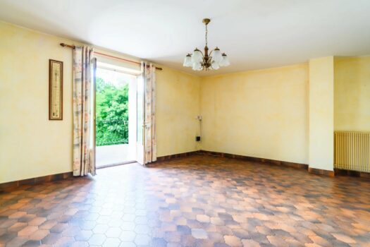 L’Essentielle – Maison en pierre 126 m2 – 4 chambres – avec terrain 600 m2 en bord de rivière — Centre de Chambost-Allières — 198 000 €