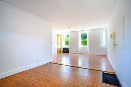 Appartement T4 en triplex – 100 000 € – Centre de Grandris