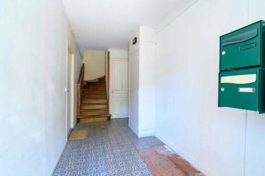 Appartement T4 en triplex – 100 000 € – Centre de Grandris