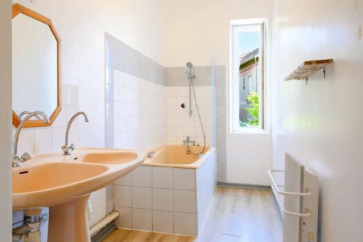 Appartement T4 en triplex – 100 000 € – Centre de Grandris