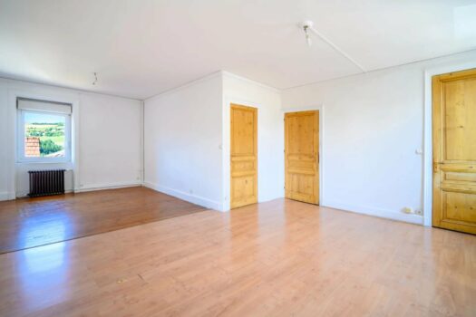 Appartement T4 en triplex – 100 000 € – Centre de Grandris