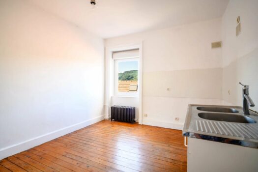 Appartement T4 en triplex – 100 000 € – Centre de Grandris