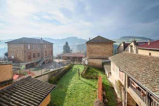 La mercerie – charmante maison en pierre au coeur de Grandris – 270 000€ FAI