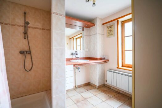 La mercerie – charmante maison en pierre au coeur de Grandris – 270 000€ FAI