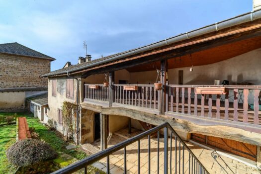 La mercerie – charmante maison en pierre au coeur de Grandris – 270 000€ FAI