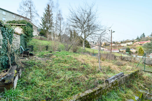 Maison de village avec véranda et jardin – Grandris – 105 000€