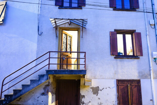 Maison de village avec véranda et jardin – Grandris – 105 000€