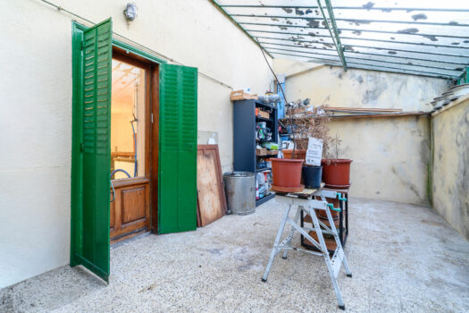 Maison de village avec véranda et jardin – Grandris – 105 000€