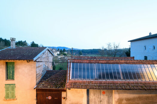 Maison de village avec véranda et jardin – Grandris – 105 000€